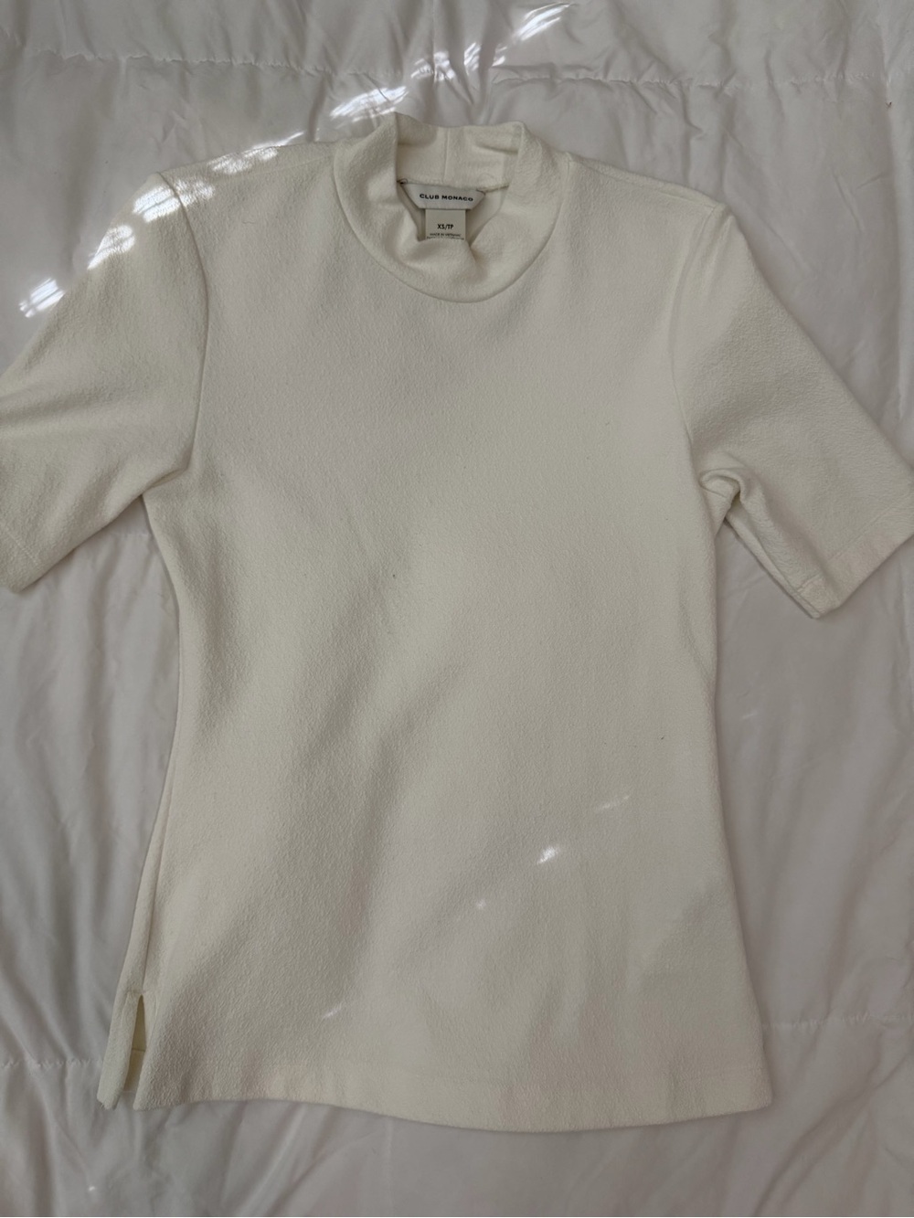 Club Monaco White Textured Mock Neck Short Sleeve - Size XS